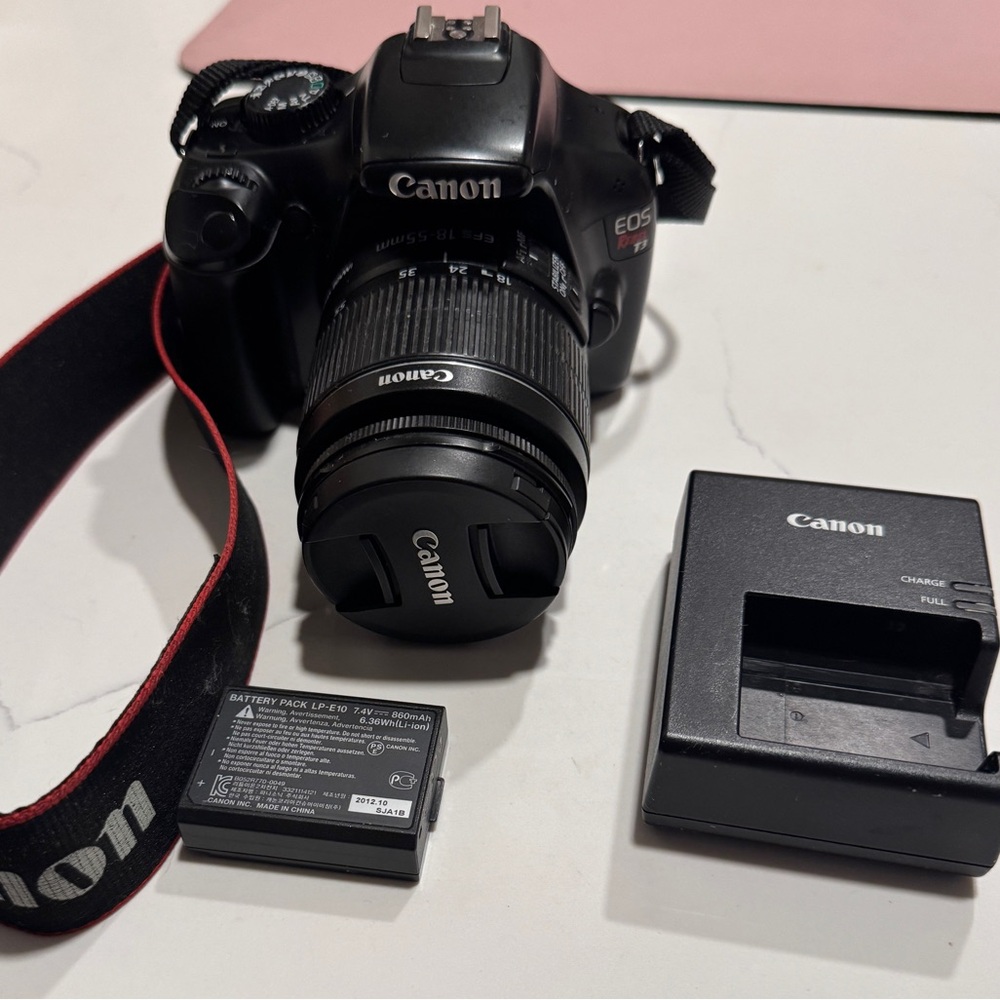 Canon EOS Rebel T3 Black DSLR Camera with Lens, Battery and Charger